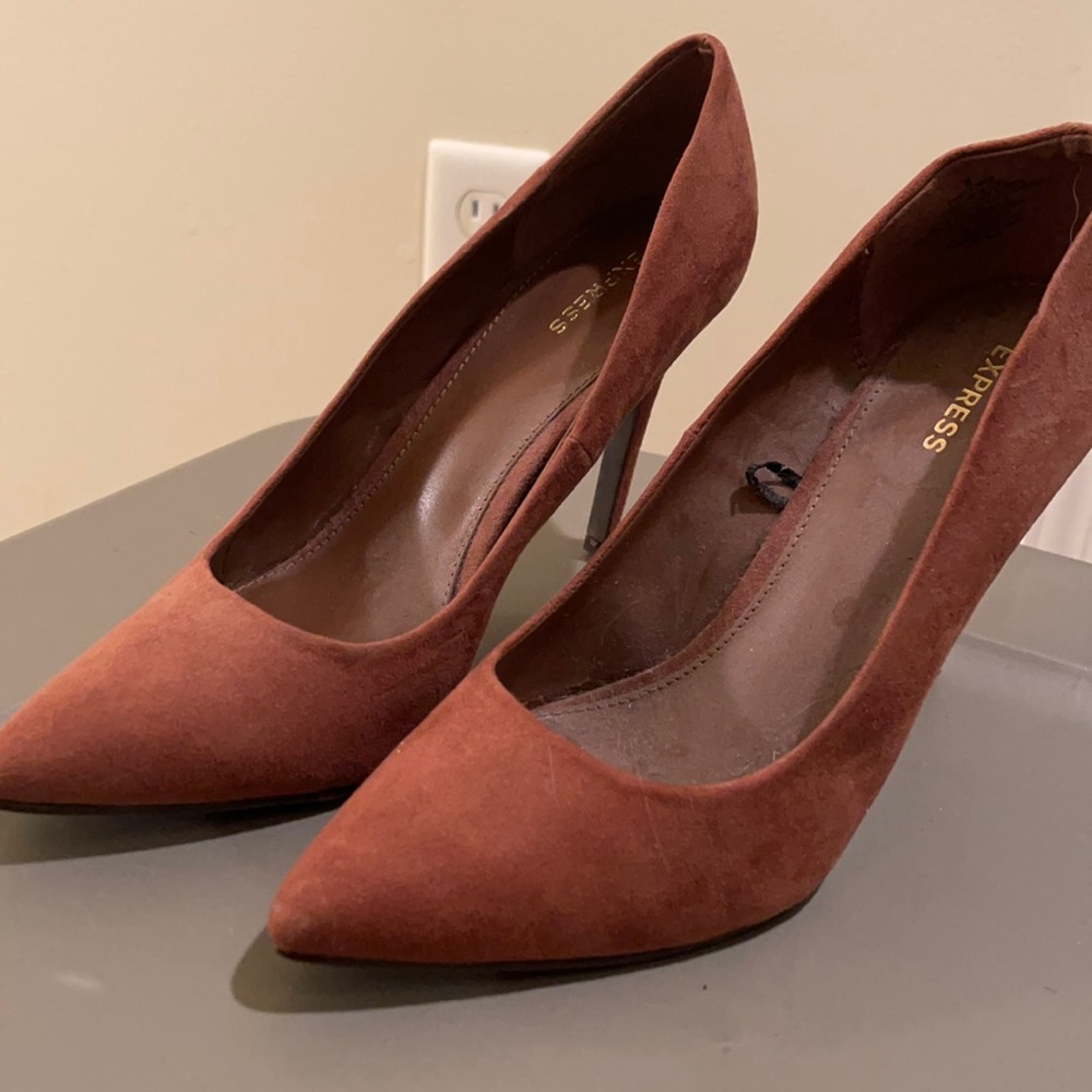Express faux suede pumps